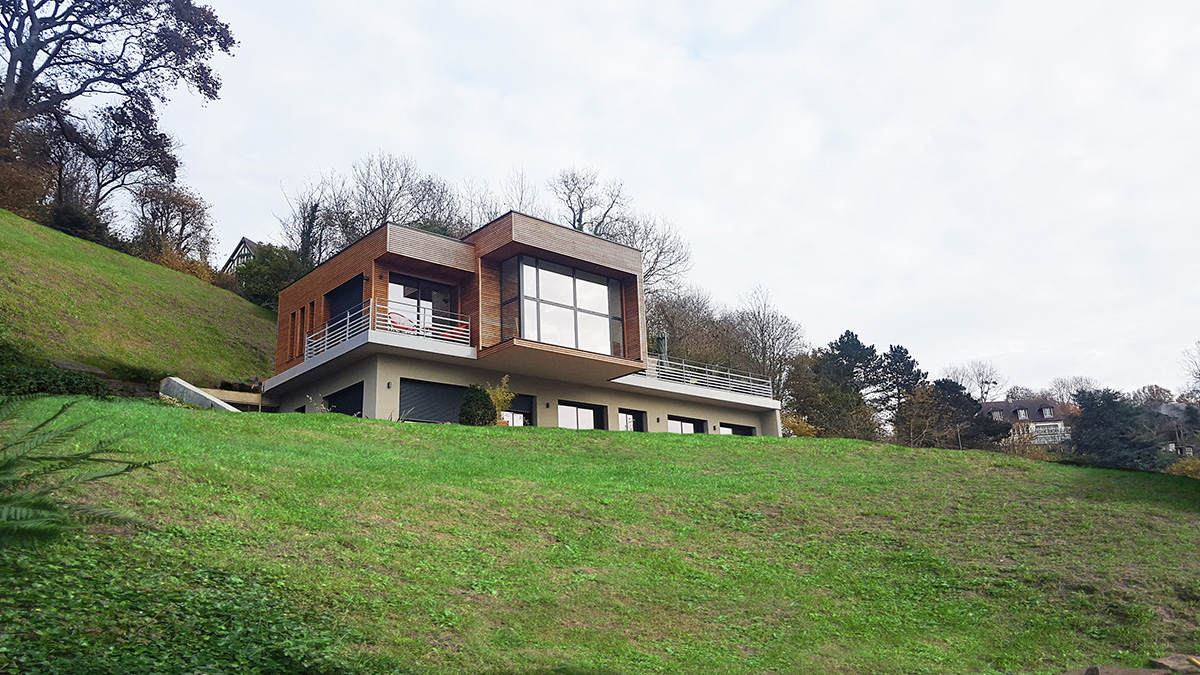 branellec-bataille-architecte-maison-contemporaine-construction-béton-bardage bois-porte à faux-trouville-sur-mer