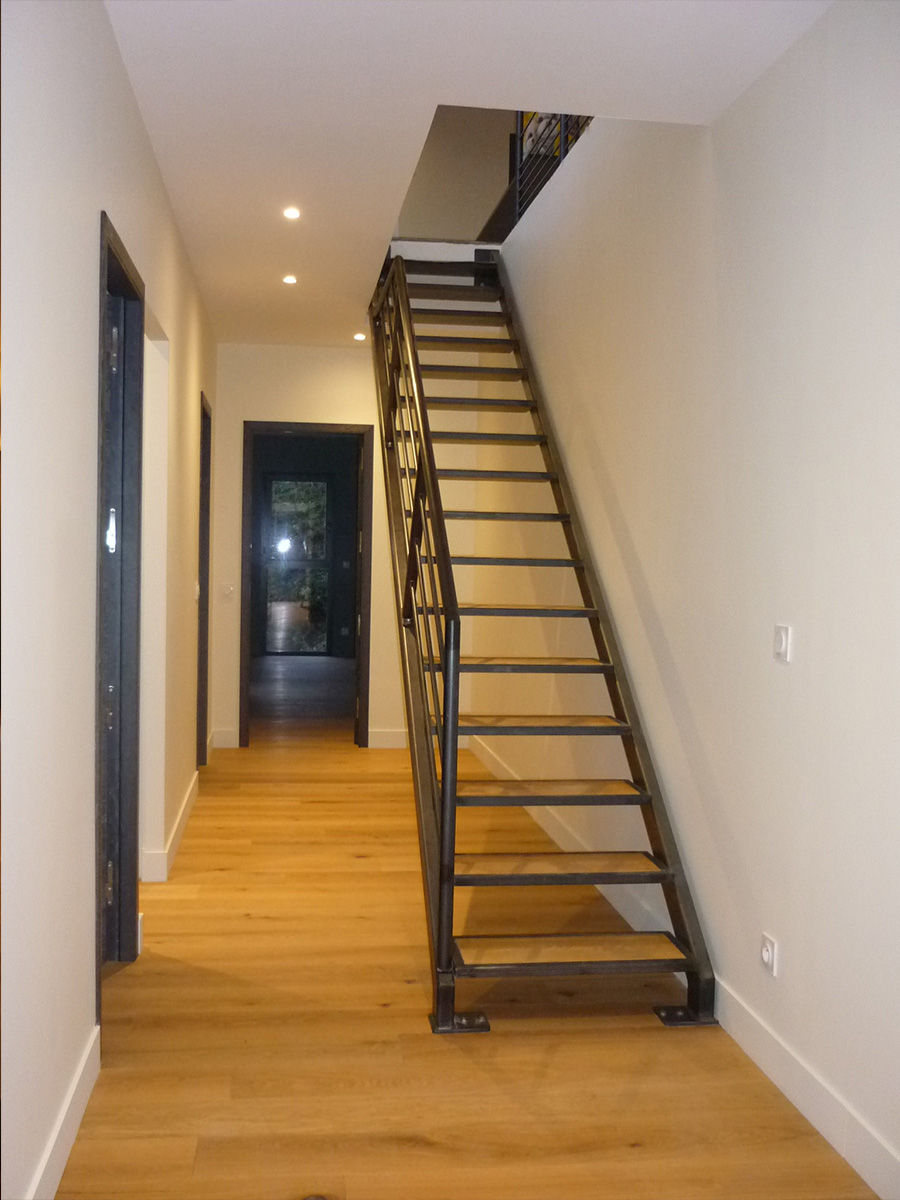 branellec-bataille-architecte-maison-contemporaine-construction-béton-bardage bois-porte à faux-trouville-sur-mer