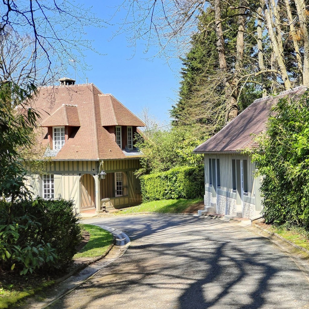 RENOVATION D&rsquo;UNE VILLA ET CONSTRUCTION D&rsquo;UNE BILLETTERIE A OUILLY-LE-VICOMTE